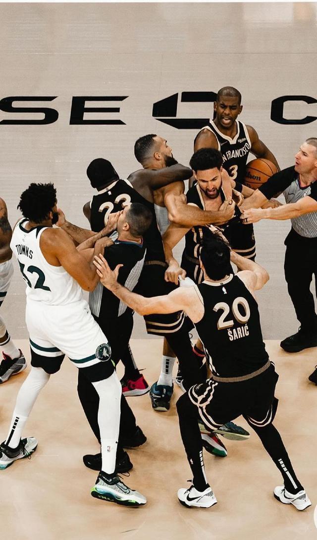 智慧对决!NBA比赛中的战术较量 智慧对决!NBA比赛中的战术较量