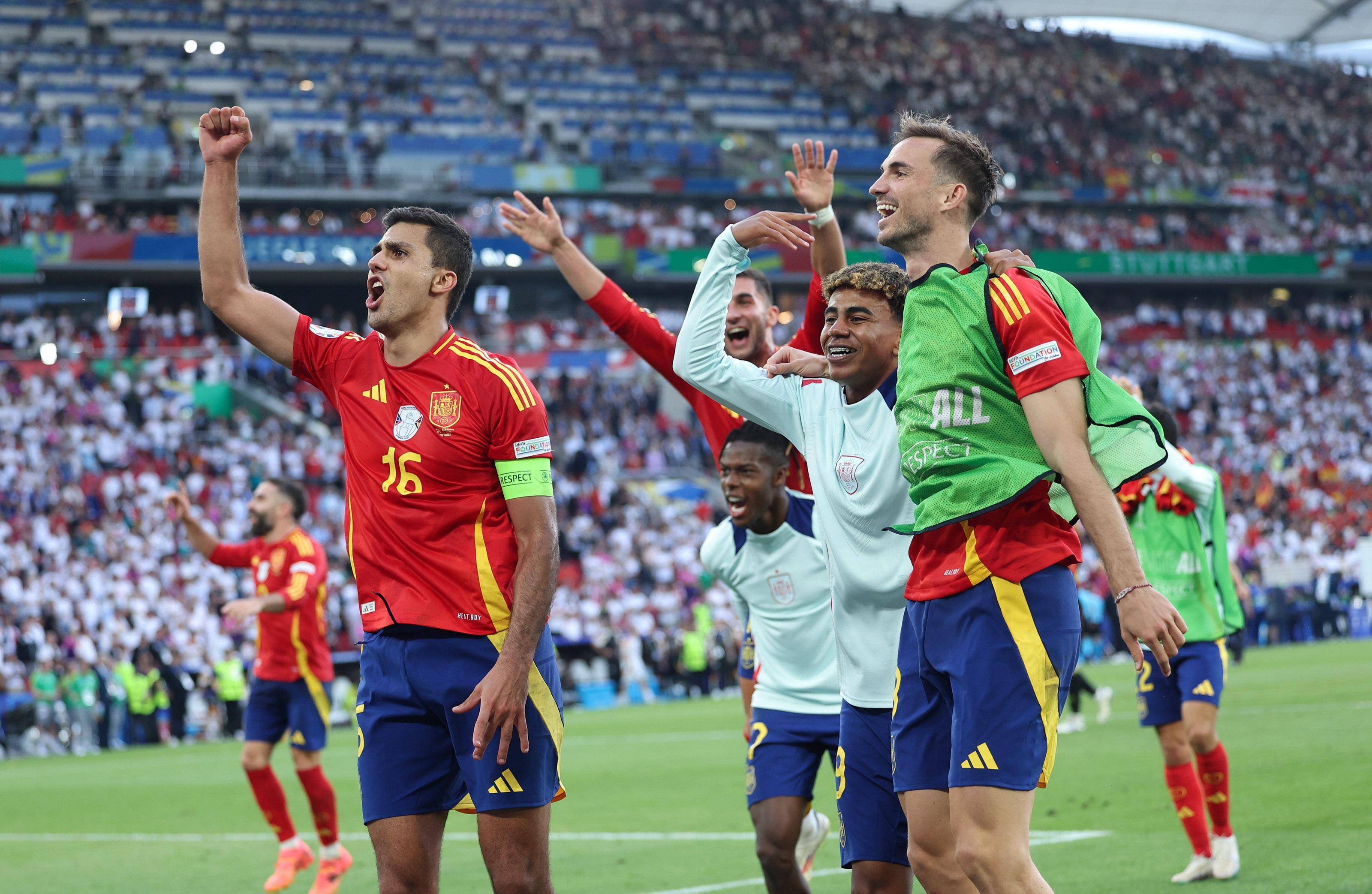 西班牙在对希腊的比赛中取得关键胜利