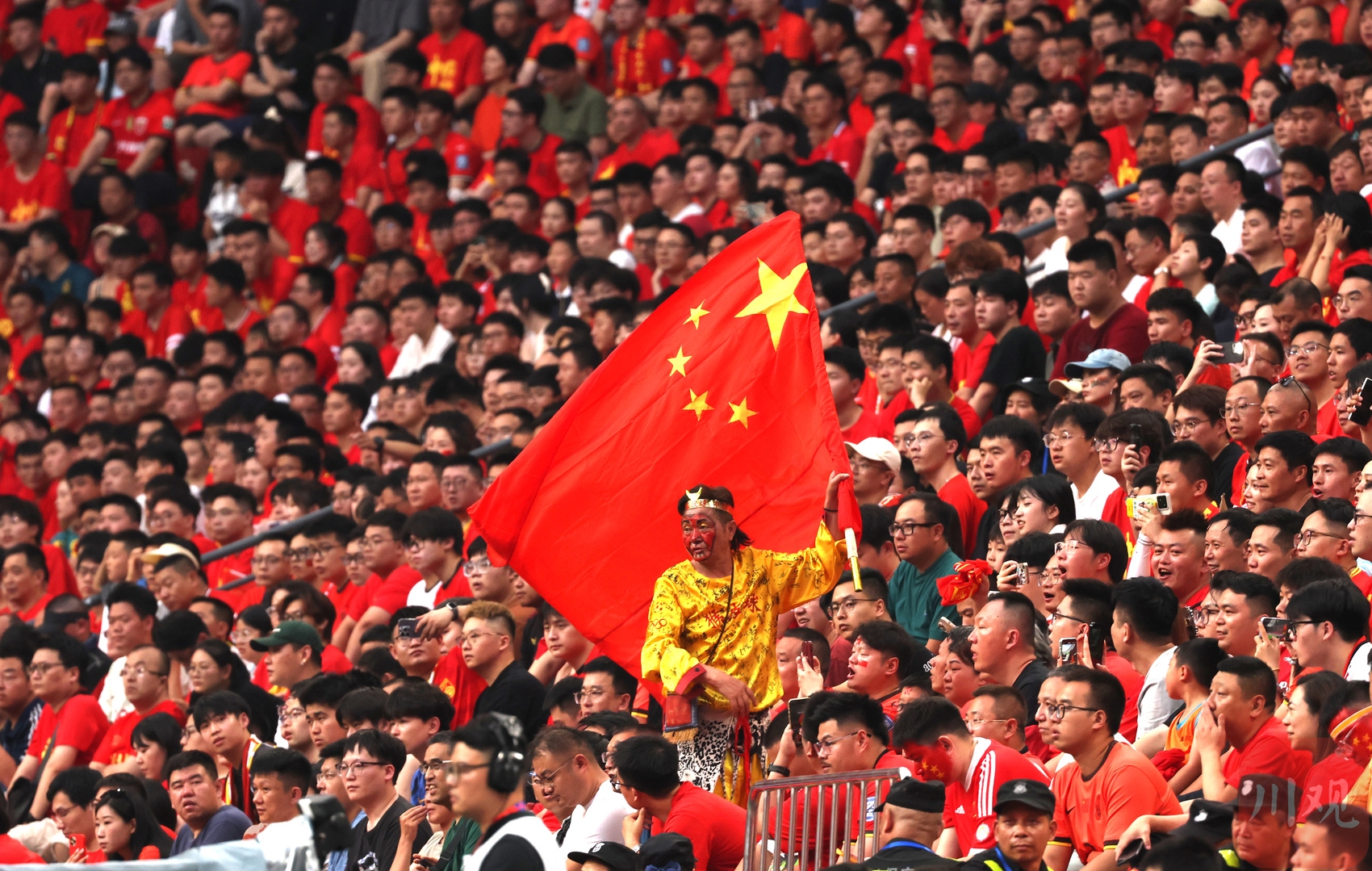 包含国家队展现出色实力，成功晋级下一轮的词条