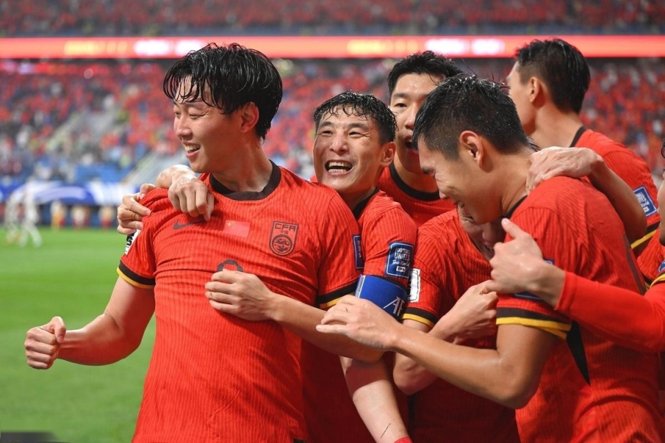 包含国家队展现出色实力，成功晋级下一轮的词条