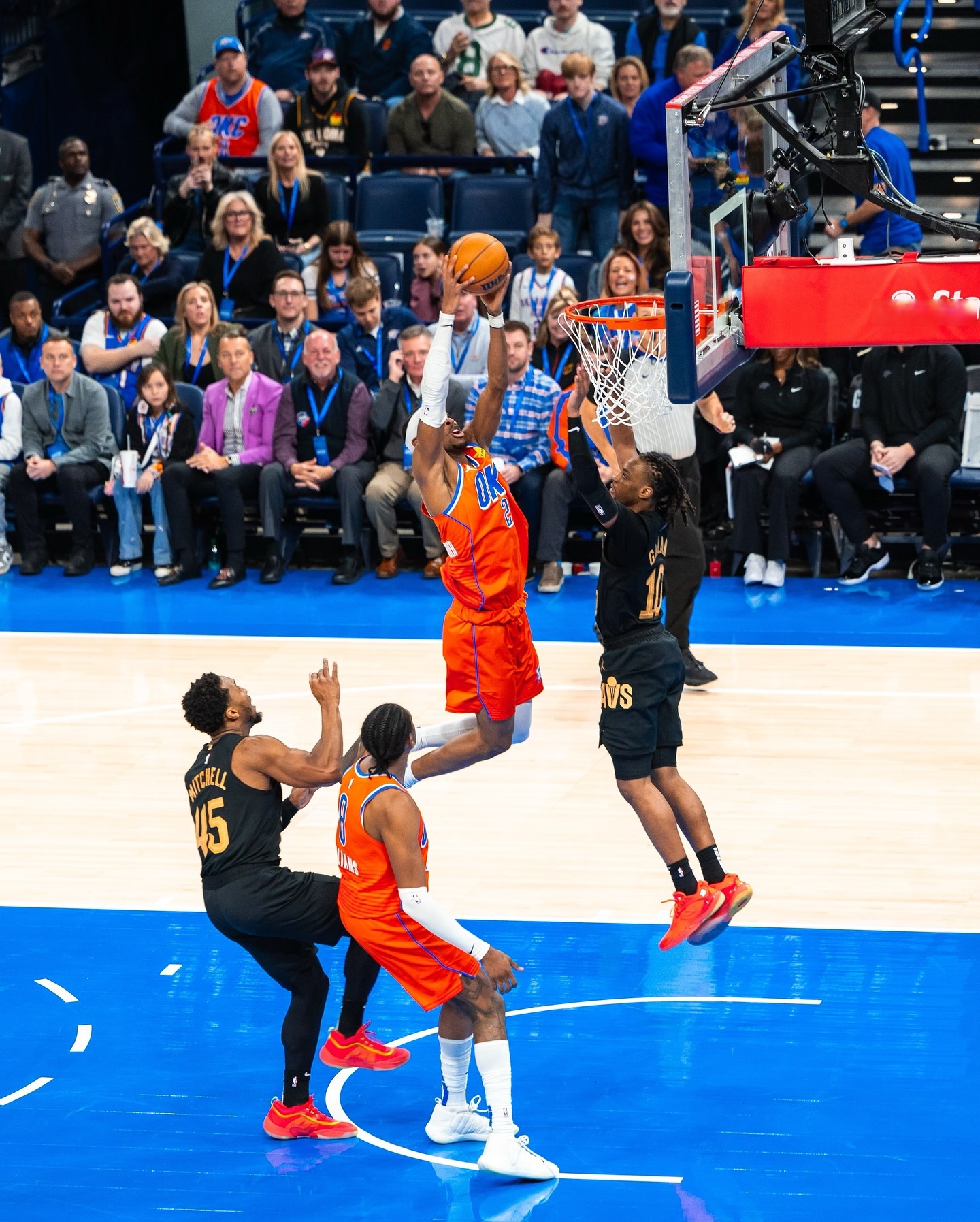 雷霆团队默契无间，实力碾压对手轻松获胜的简单介绍