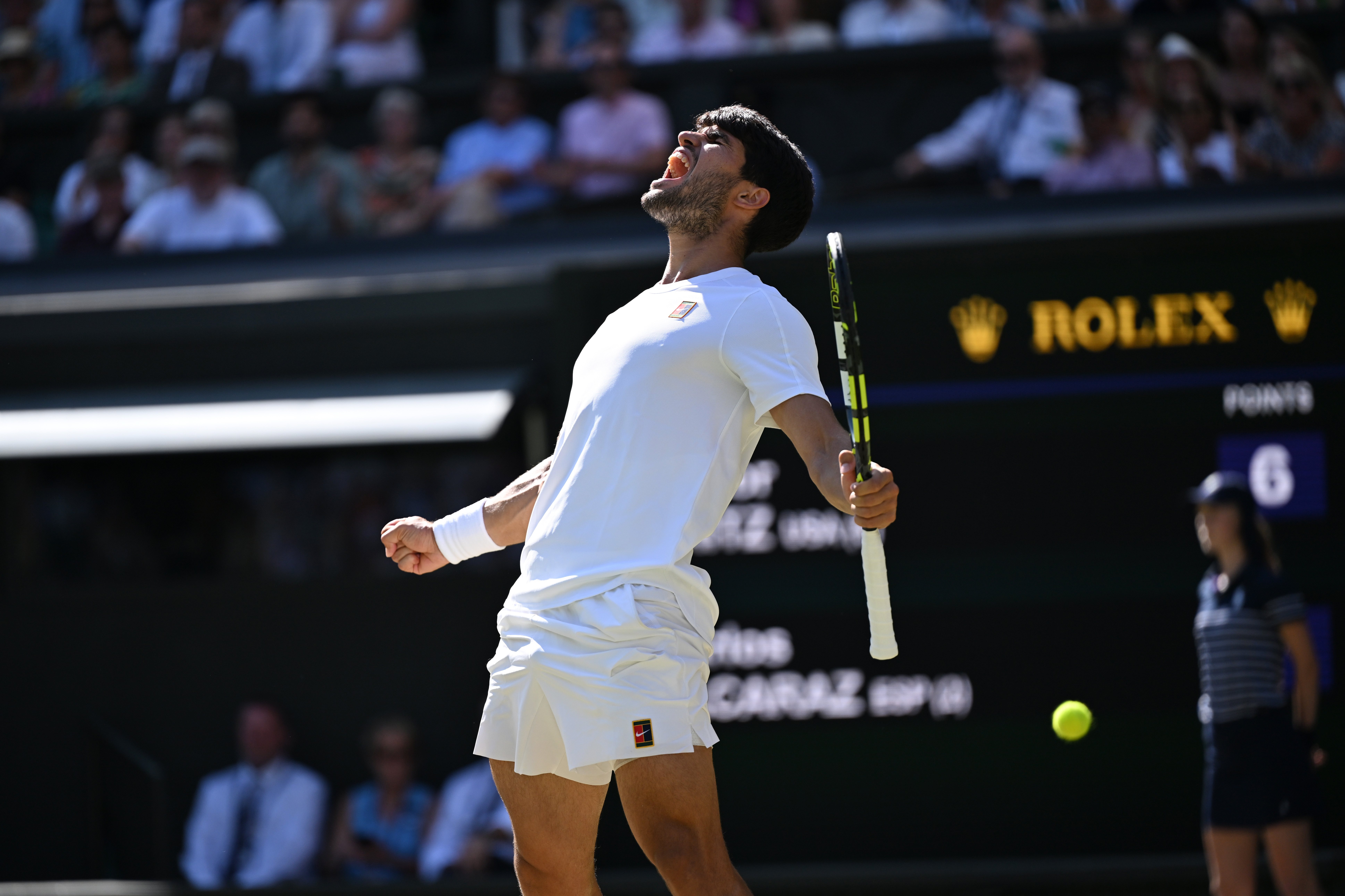 包含西班牙网球队强势意大利网球队，阿尔卡拉斯统治全场的词条