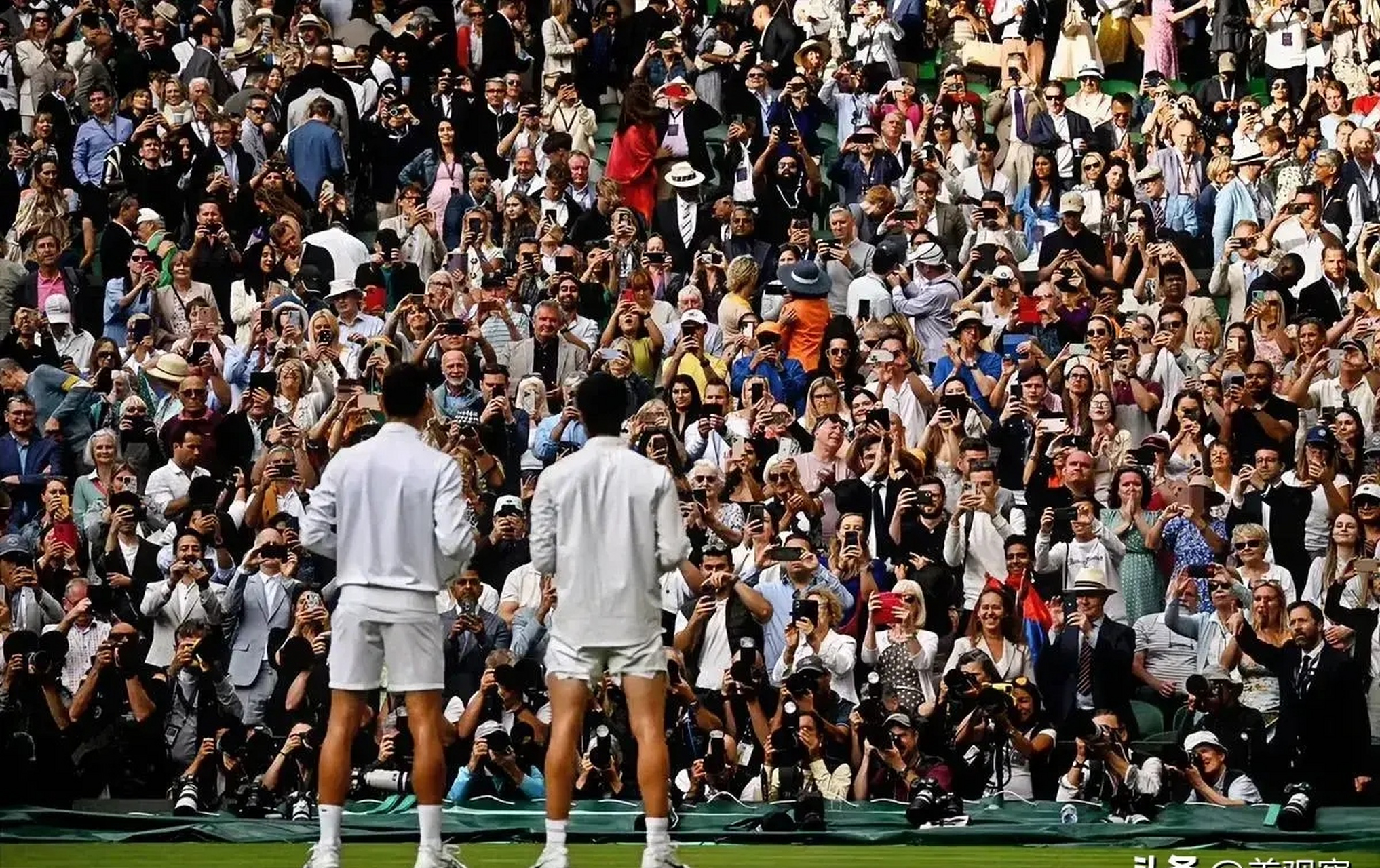 包含西班牙网球队强势意大利网球队，阿尔卡拉斯统治全场的词条